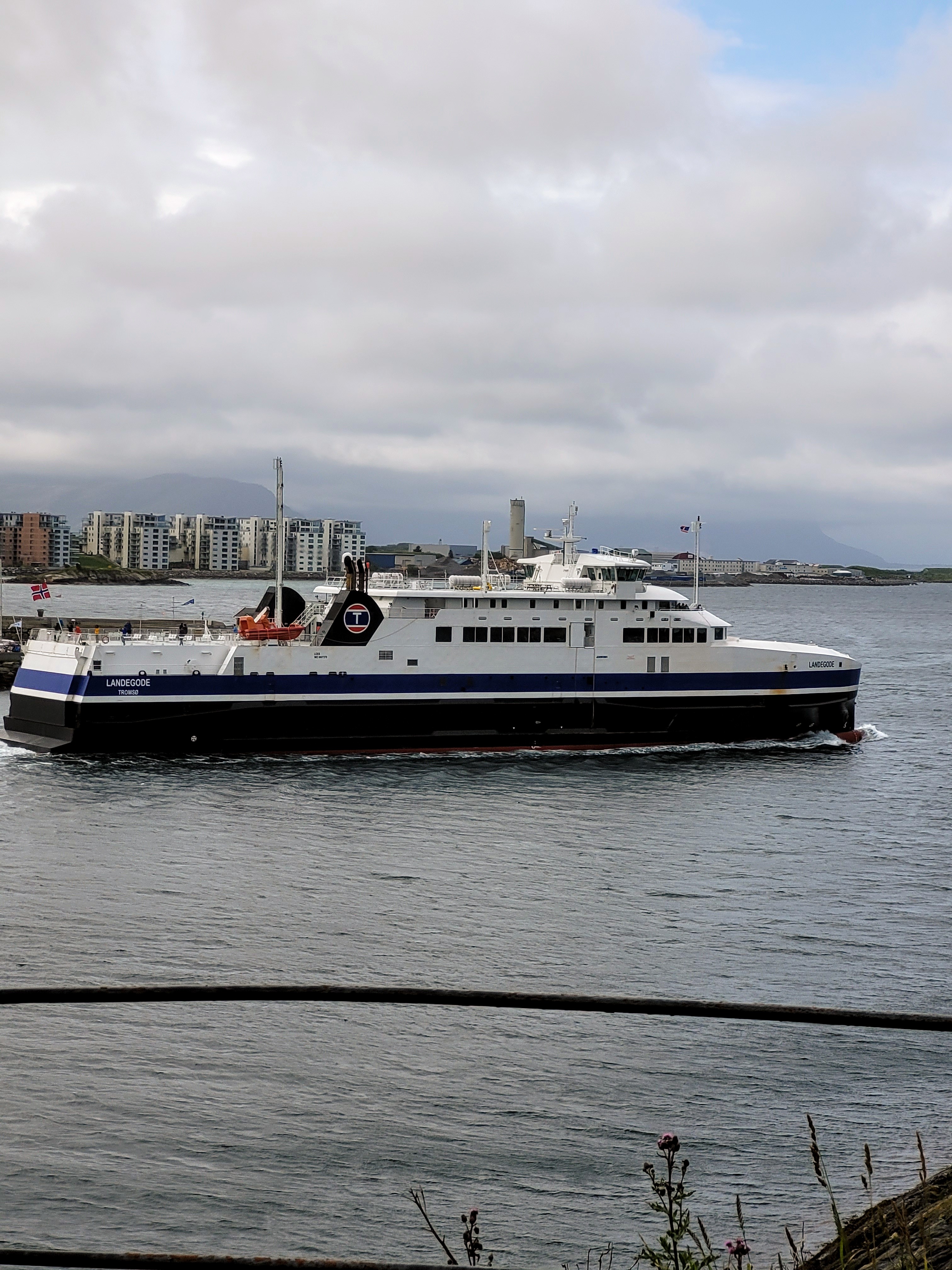 How to travel to Varøy